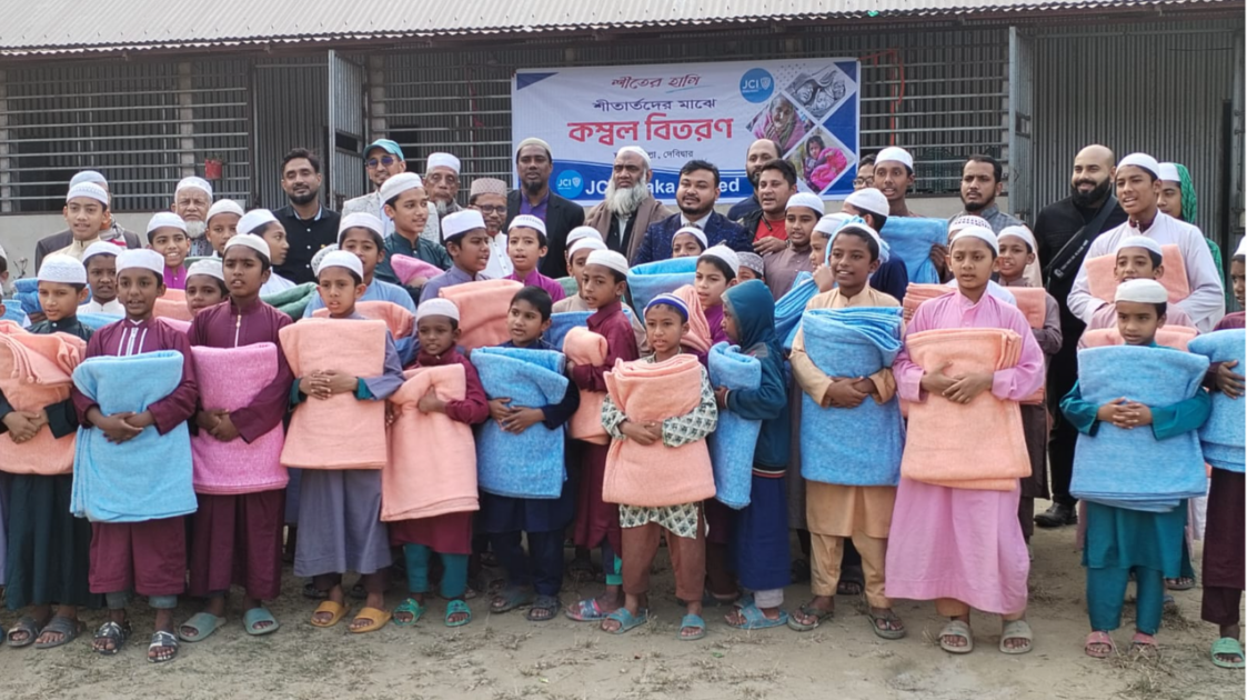 কুমিল্লায় শীতার্ত মানুষের পাশে জেসিআই ঢাকা ইউনাইটেড