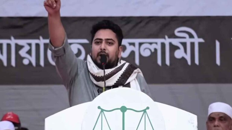 কার্ডের সুবিধার নামে চাঁদাবাজি বন্ধ করতে হবে: নাহিদ ইসলাম