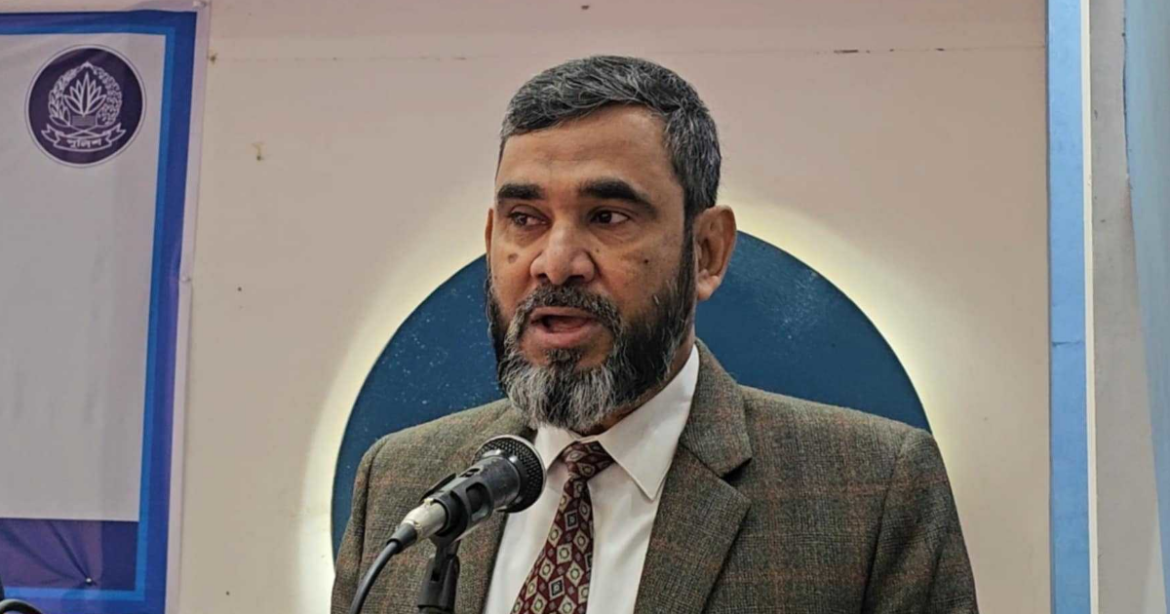 সঠিক ঠিকানা খুঁজে না পাওয়ায় মালয়েশিয়া ও ইতালি থেকে মোট ৫ হাজার ৬০০টি ডাকযোগে পাঠানো পোস্টাল ব্যালট (ব্যালট) ফেরত এসেছে।