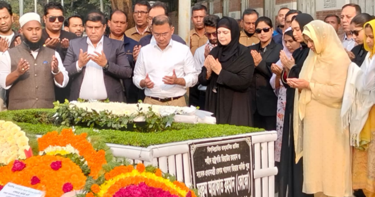 কোকো’র কবর জিয়ারত করলেন তারেক রহমান