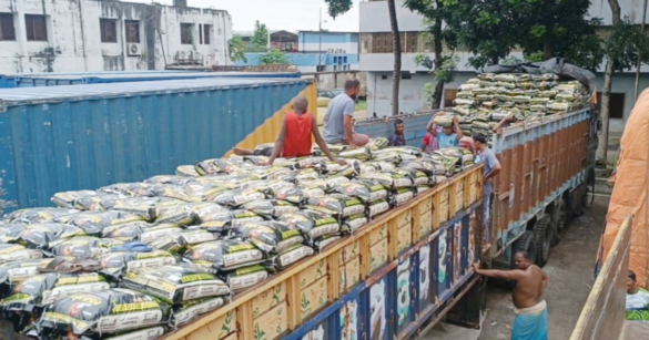 ভোমরা স্থলবন্দর দিয়ে ভারত থেকে দুইদিনে ৩৬টি ট্রাকে আমদানি হয়েছে মোট ১ হাজার ৪৪৭ টন চাল।