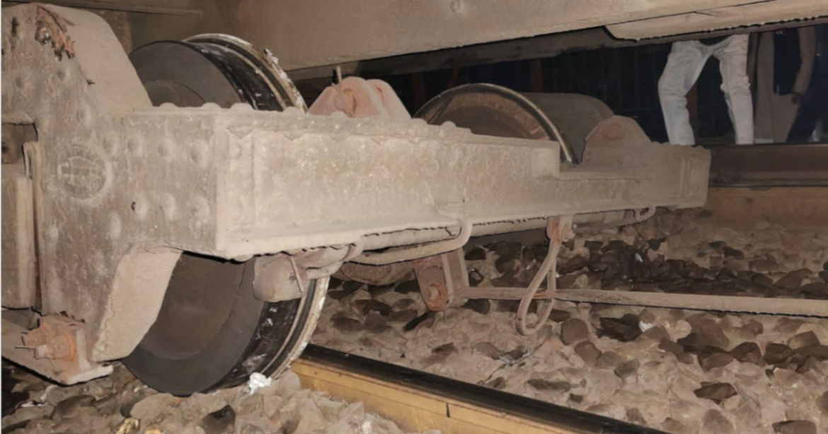 কিশোরগঞ্জ জেলার ভৈরব বাজার জংশনে ঢাকা থেকে চট্টগ্রামগামী 'ঢাকা মেইল-২ (ডাউন)’ ট্রেনের একটি বগি লাইনচ্যুত হয়েছে।