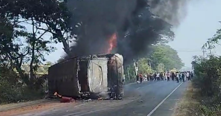 দাউদকান্দিতে বাস-অটোরিকশা-মোটরসাইকেলের ত্রিমুখী সংঘর্ষ, নিহত ৪