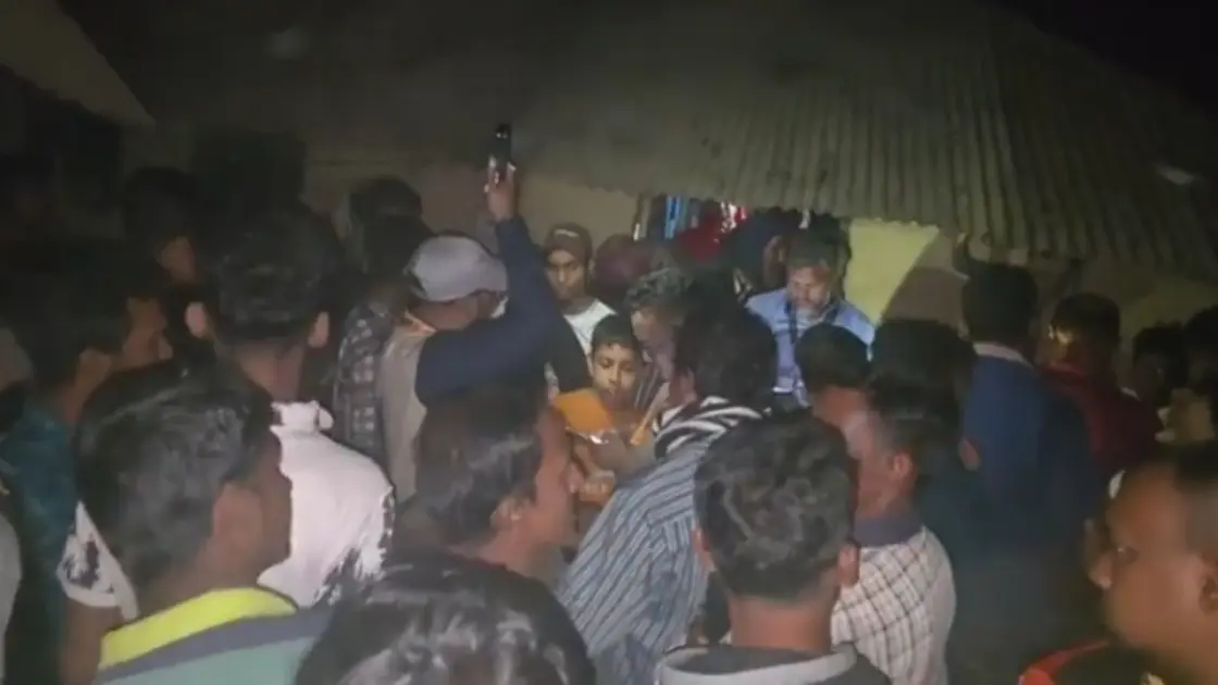 ভোট দেয়ার অপরাধে স্ত্রীকে তালাক দিলেন স্বেচ্ছাসেবক লীগ নেতা