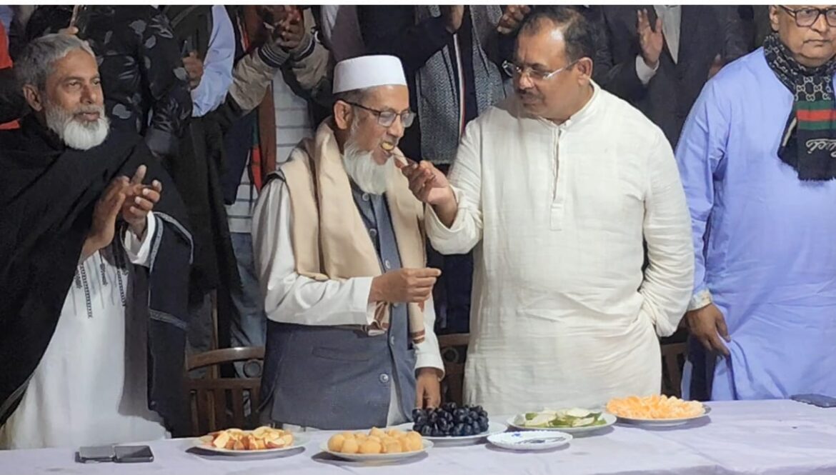 পরাজিত জামায়াত প্রার্থীর বাসায় মিষ্টি নিয়ে হাজির বিজয়ী বিএনপির প্রার্থী