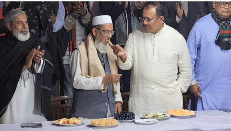 পরাজিত জামায়াত প্রার্থীর বাসায় মিষ্টি নিয়ে হাজির বিজয়ী বিএনপির প্রার্থী