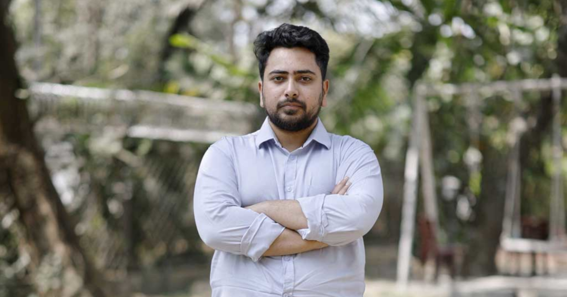 রাজধানীর মধ্য বাড্ডা এলাকায় নির্বাচনী প্রচারণায় কথা বলেন নাহিদ ইসলাম।