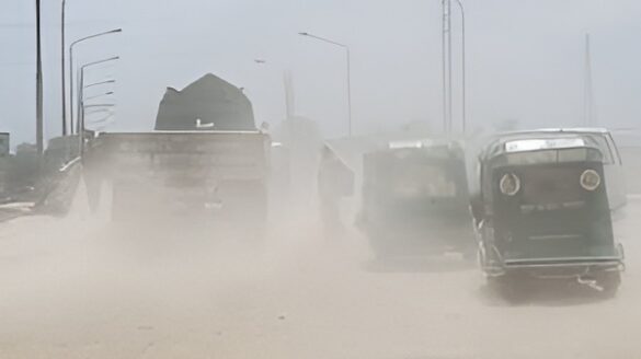 আইকিউএয়ারের তথ্যানুযায়ী, ২৪৬ স্কোর নিয়ে বিশ্বের দূষিত শহরের তালিকায় দ্বিতীয় অবস্থানে উঠে এসেছে ঢাকা।