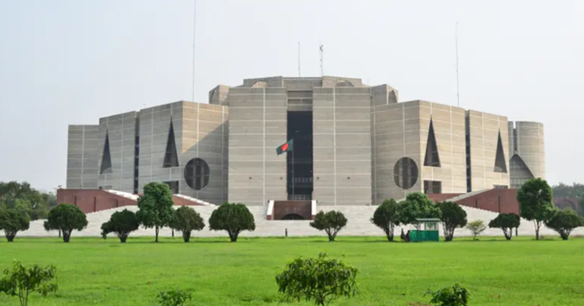 ত্রয়োদশ জাতীয় সংসদ নির্বাচনে নবনির্বাচিত সংসদ সদস্য (এমপি) এবং নবগঠিত মন্ত্রিসভা সদস্যদের শপথ গ্রহণ আজ।