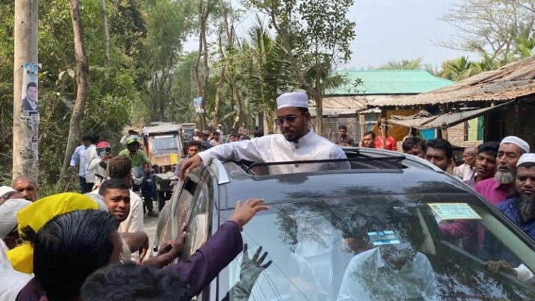 ক্ষতিগ্রস্ত এলাকা পরিদর্শনে গিয়ে হামলার শিকার হান্নান মাসউদ