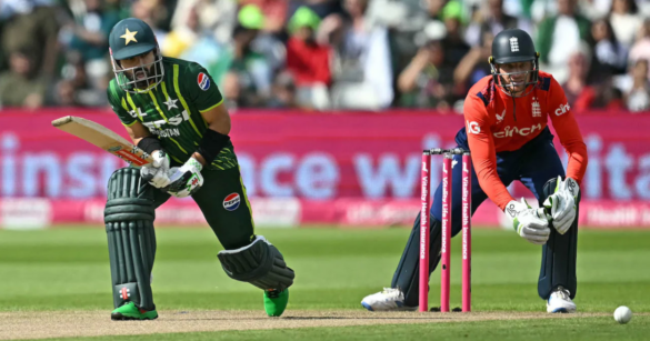 টি-২০ বিশ্বকাপ ম্যাচে আজ মুখোমুখি ইংল্যান্ড-পাকিস্তান। এছাড়াও আছে আরও কিছু খেলা, চলুন দেখে নিই আজকের খেলাসূচি।