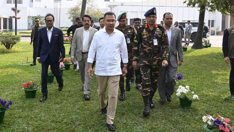 প্রথমবারের মতো তেজগাঁও কার্যালয়ে অফিস করছেন প্রধানমন্ত্রী তারেক রহমান