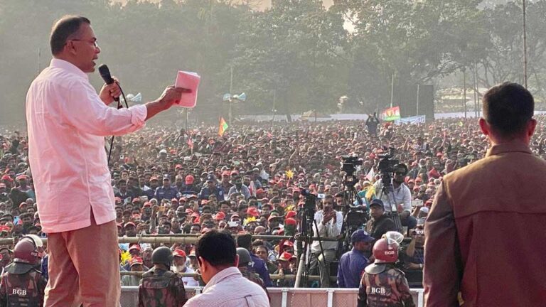 নানার বাড়ির এলাকায় গিয়ে ভোট চাইলেন তারেক রহমান