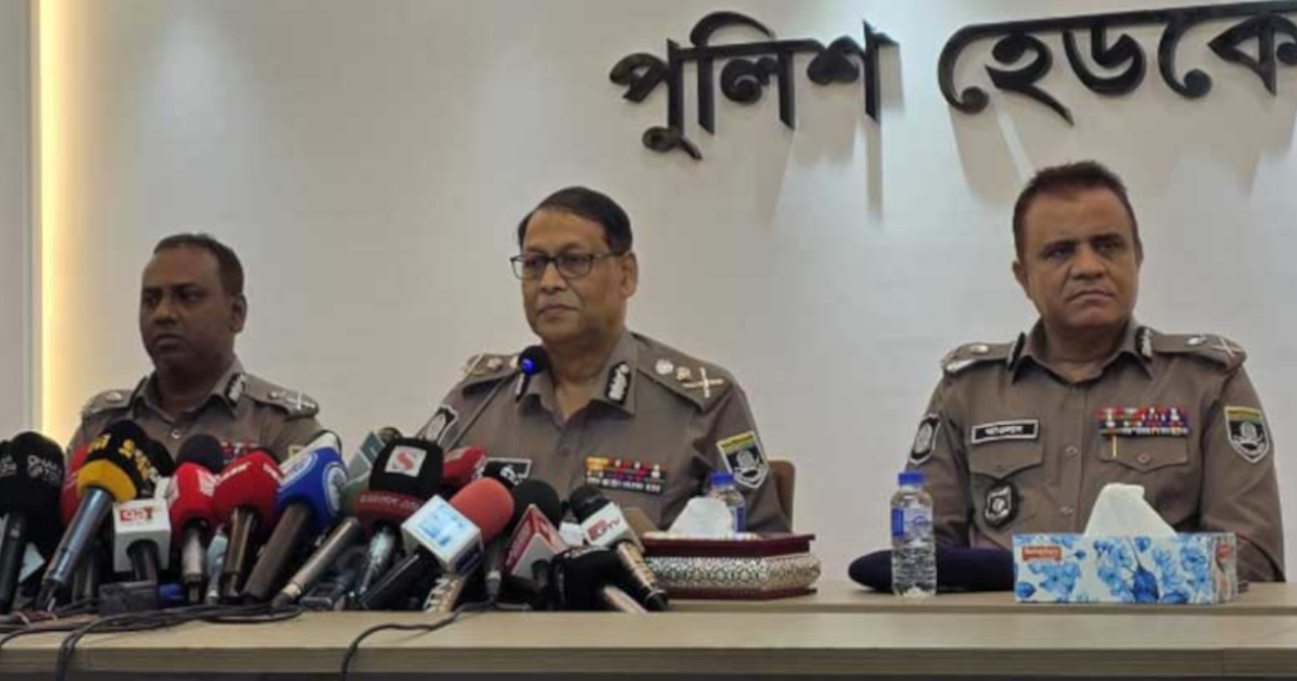 ত্রয়োদশ জাতীয় সংসদ নির্বাচন ও গণভোট ঘিরে সারাদেশে ৮ হাজার ৭৭০টি কেন্দ্র ঝুঁকিপূর্ণ বলে জানিয়েছেন আইজিপি বাহারুল আলম।