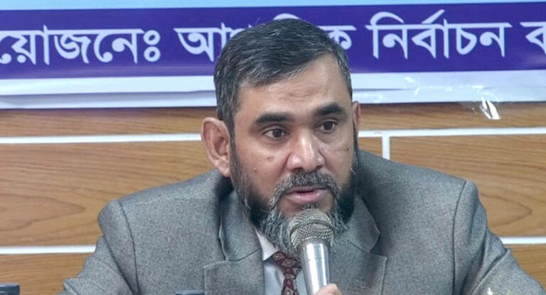 ভোটকেন্দ্রে সাংবাদিক ও পর্যবেক্ষকদের মোবাইল নিতে বাধা নেই