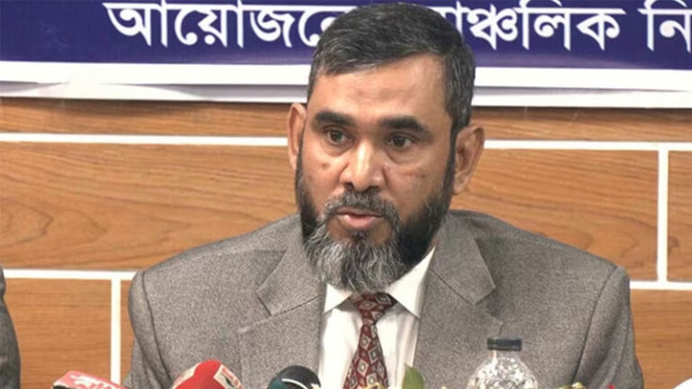 নির্বাচনের আনুষ্ঠানিক ফলাফল শুক্রবার: ইসি সানাউল্লাহ