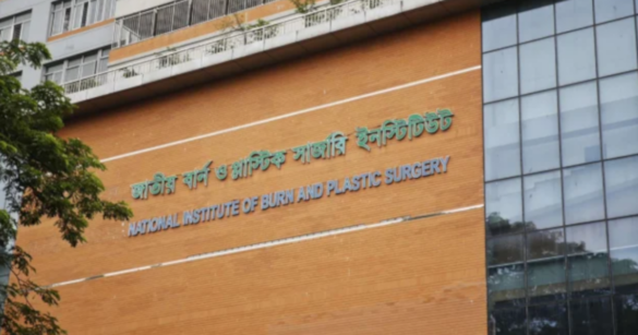 কুমিল্লা জেলার দাউদকান্দি উপজেলায় গ্যাস সিলিন্ডার লিকেজ থেকে বিস্ফোরণে নারী শিশুসহ একই পরিবারের ৪জন দগ্ধ হয়েছে।