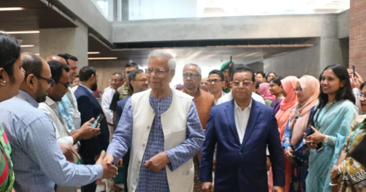 প্রায় ১৮ মাস প্রধান উপদেষ্টা হিসেবে দায়িত্ব পালন শেষে নিজের আগের কর্মস্থলে ফিরলেন নোবেল শান্তি বিজয়ী অধ্যাপক ড. মুহাম্মদ ইউনূস।