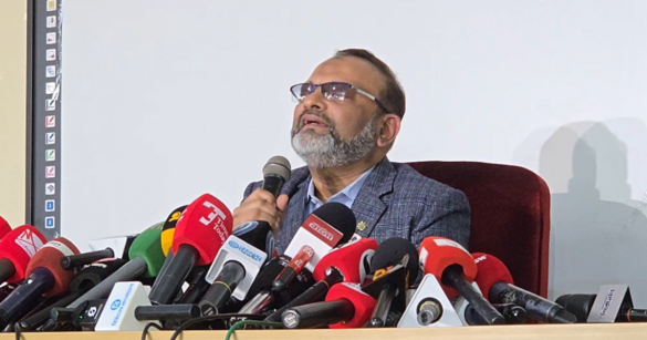 ঢাবি উপাচার্য ড. নিয়াজ আহমদ খান বলেছেন, আমি ভিসি দায়িত্ব থেকে সরে দাঁড়াতে চাই। একই সঙ্গে ডেপুটেশনের দায়িত্ব থেকে সরে শিক্ষকতায় ফিরতে চাই।