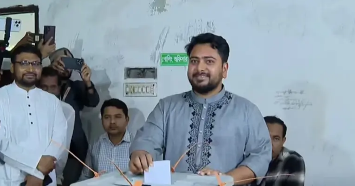 ত্রয়োদশ জাতীয় সংসদ নির্বাচন ও গণভোটে ভোট দিয়েছেন জাতীয় নাগরিক পার্টি (এনসিপি) আহ্বায়ক নাহিদ ইসলাম।