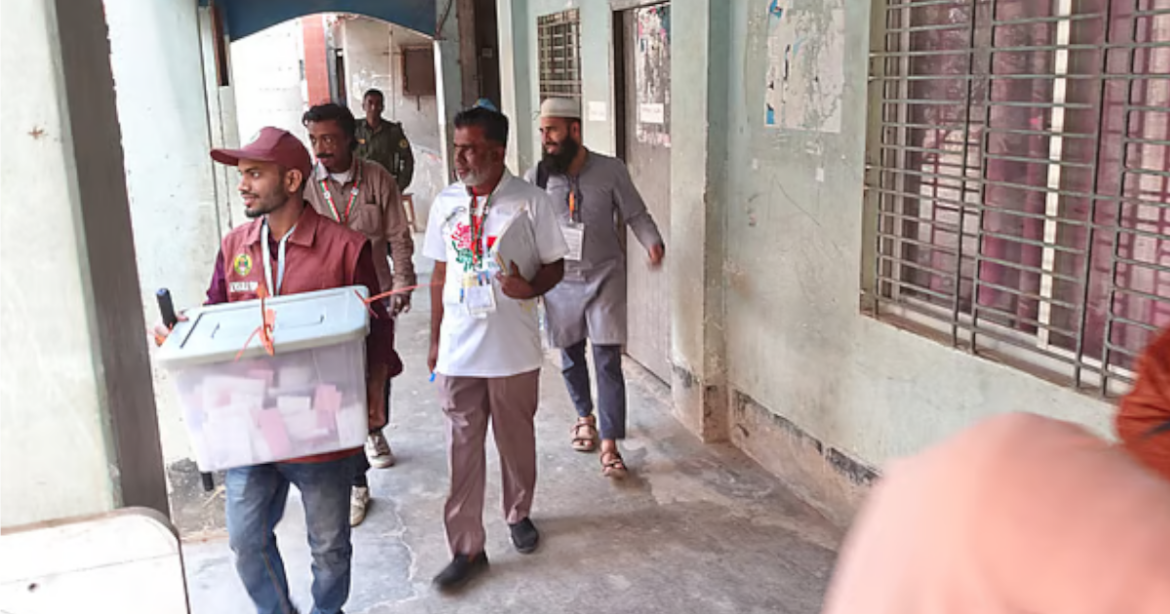 সারাদেশে উৎসবমুখর পরিবেশে শেষ হলো ত্রয়োদশ জাতীয় সংসদ নির্বাচন ও গণভোট ২০২৬-এর ভোটগ্রহণ। এখন চলছে ভোট গণনা করার প্রস্তুতি।