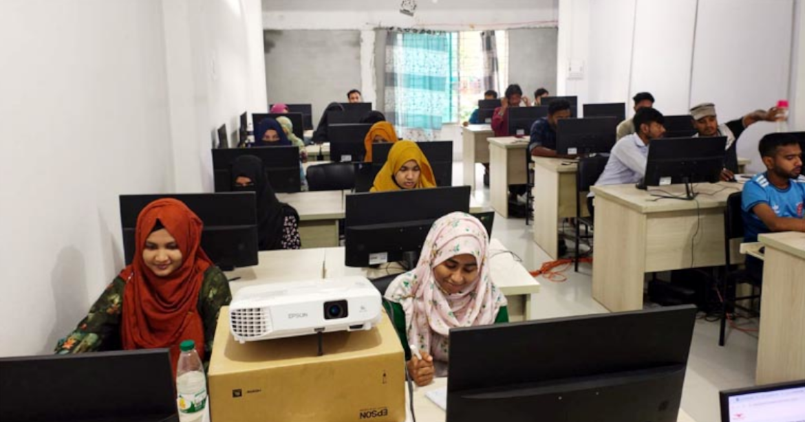 দেশের শিক্ষিত কর্মপ্রত্যাশী ‘যুবদের ফ্রিল্যান্সিং প্রশিক্ষণের মাধ্যমে কর্মসংস্থান সৃষ্টি’ প্রকল্পের আওতায় ফ্রিল্যান্সিং প্রশিক্ষণ কোর্সে ভর্তির জন্য অনলাইনে আবেদনপ্রক্রিয়া শুরু হয়েছে।