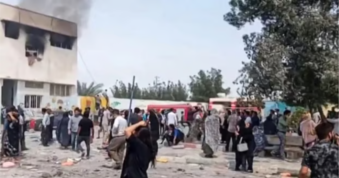 দক্ষিণ ইরানের মিনাব শহরে একটি প্রাথমিক বালিকা বিদ্যালয়ে ইসরায়েলি বিমান হামলা।