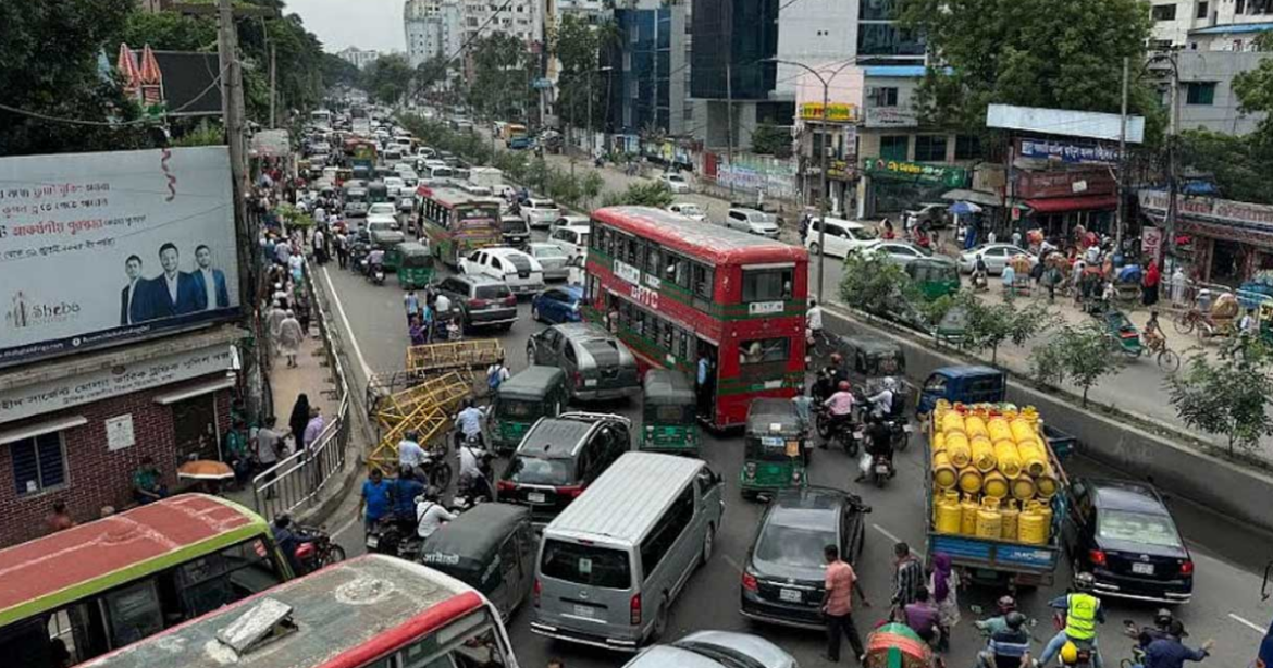 ত্রয়োদশ জাতীয় সংসদ নির্বাচন ও গণভোট কেন্দ্র করে সব ধরনের যান চলাচলের ওপর বিধি-নিষেধ আরোপ করে প্রজ্ঞাপন জারি করেছে সড়ক পরিবহন ও মহাসড়ক বিভাগ।