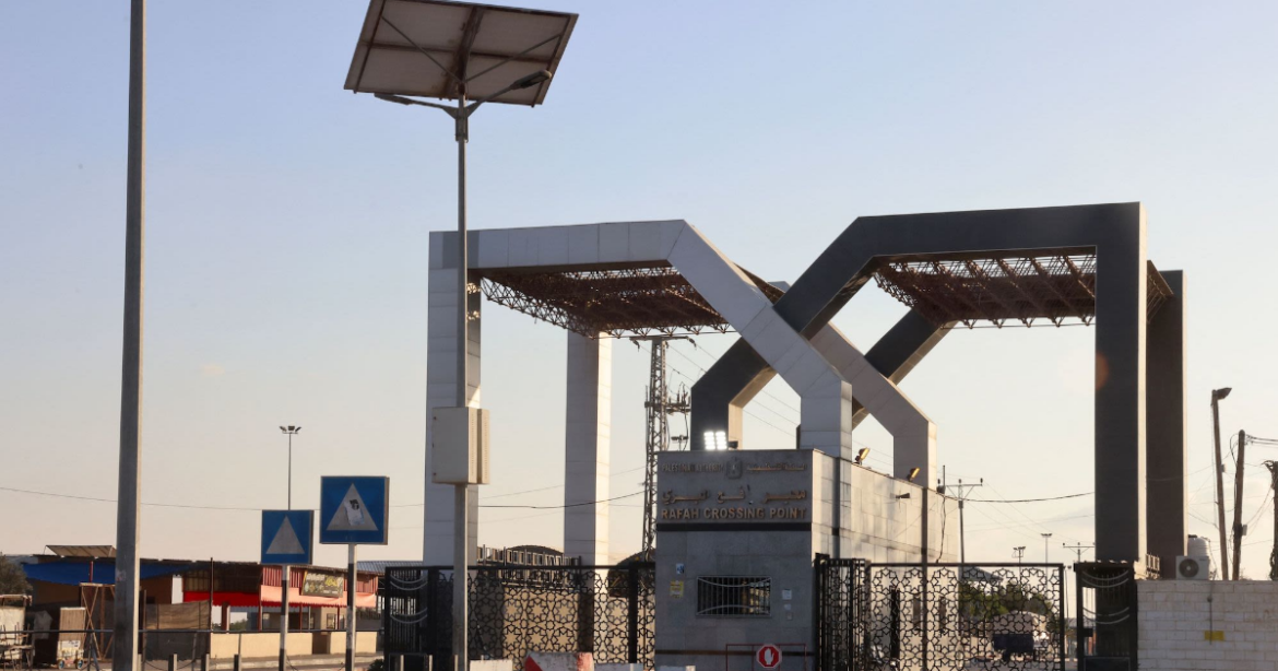 গাজা উপত্যকার ‘লাইফ লাইন’ নামে পরিচিত রাফাহ ক্রসিং খুলে দেওয়ার সিদ্ধান্ত নিয়েছে ইসরায়েল।