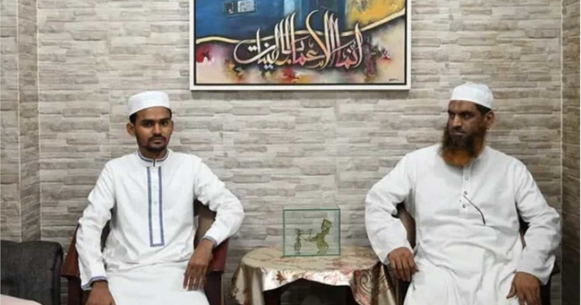 বাংলাদেশ খেলাফত মজলিস আমির মাওলানা মামুনুল হক-এর সঙ্গে সৌজন্য সাক্ষাৎ করেছেন এনসিপি মুখপাত্র আসিফ মাহমুদ সজীব ভূঁইয়া।