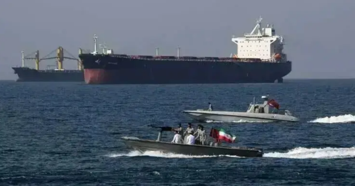 তেল পরিবহনের অত্যন্ত গুরত্বপূর্ণ সামুদ্রিক পথ হরমুজ প্রণালী বন্ধ করে দিয়েছে ইরান।