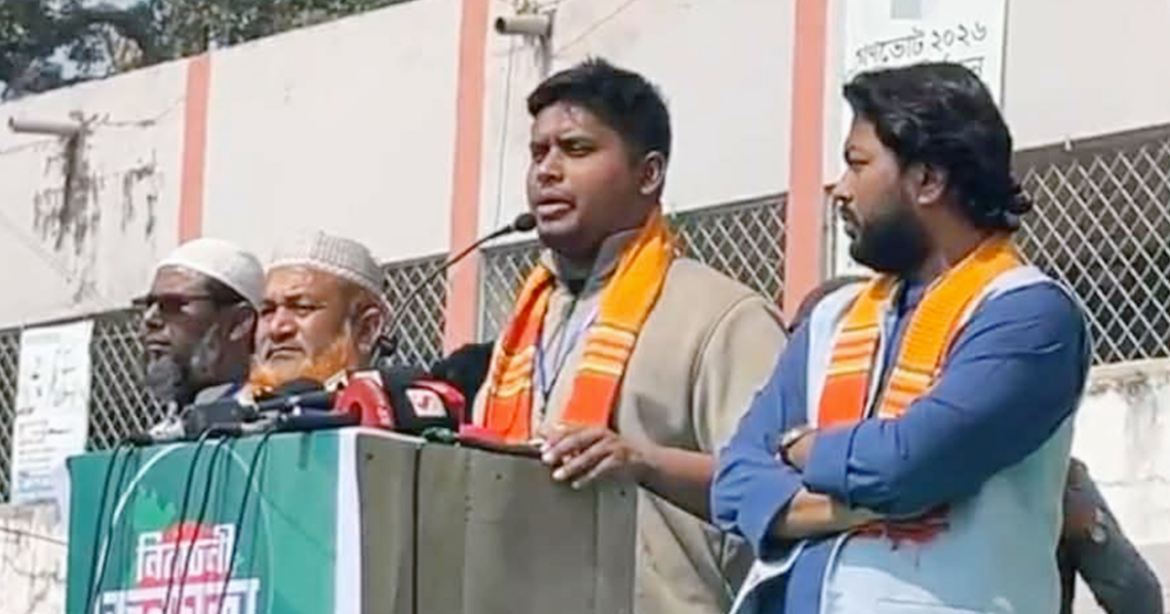 হাসনাত আব্দুল্লাহ বলেন, যারা ভোটকেন্দ্র দখলের প্রস্তুতি নিচ্ছেন, আপনারা বাড়ি থেকে দোয়া নিয়ে বের হবেন। দখলের চেষ্টা করলে বাড়ি ফিরে যেতে পারবেন না।