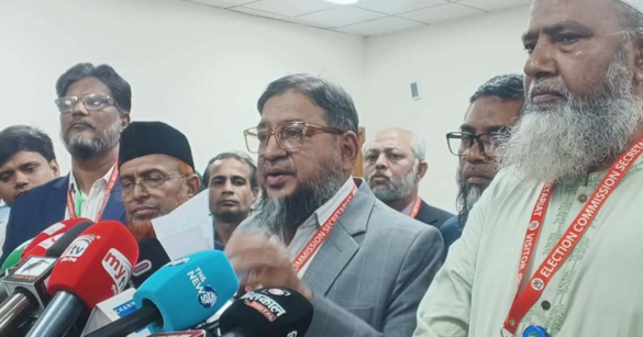 নির্বাচন ও গণভোটে ৩টি আসনের কয়েকটি কেন্দ্রে ‘ভোটগ্রহণে বিশৃঙ্খলার’ অভিযোগ তুলে সেখানে ভোট স্থগিত চেয়ে আবেদন করেছে ১১ দলীয় জোট।