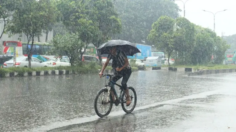 দুপুরের মধ্যেই বজ্রবৃষ্টির সম্ভাবনা