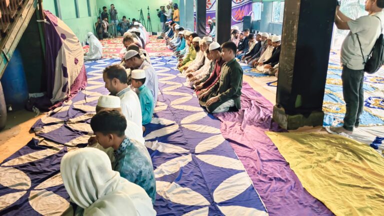 সৌদির সঙ্গে দিনাজপুরের ৬টি উপজেলায় ঈদুল ফিতরের নামাজ আদায়