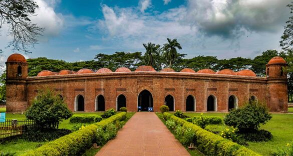বিশ্ব ঐতিহ্যের ষাটগম্বুজ মসজিদ।