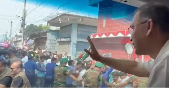 দেশব্যাপী ২০ হাজার কিলোমিটার 'নদী-নালা-খাল ও জলাধার খনন ও পুনঃখনন' কর্মসূচীর উদ্বোধন করতে নীলফামারী জেলার সৈয়দপুর পৌঁছেছেন প্রধানমন্ত্রী তারেক রহমান।