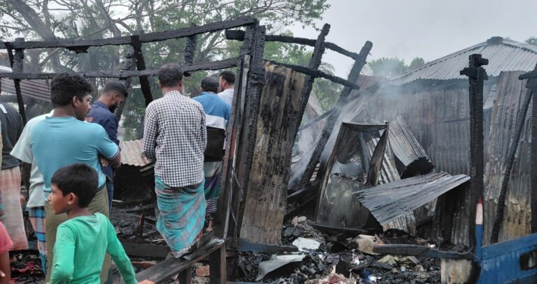 ভয়াবহ অগ্নিকাণ্ডে ঈদের আগের দিন স্বপ্ন পুড়ে ছাই
