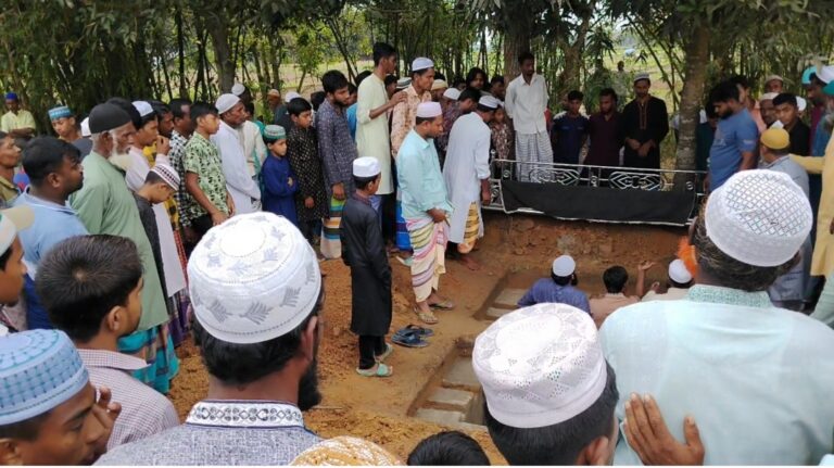 ট্রেনে কাটা পড়ে প্রাণ হারানো ৫ জনের দাফন সম্পন্ন