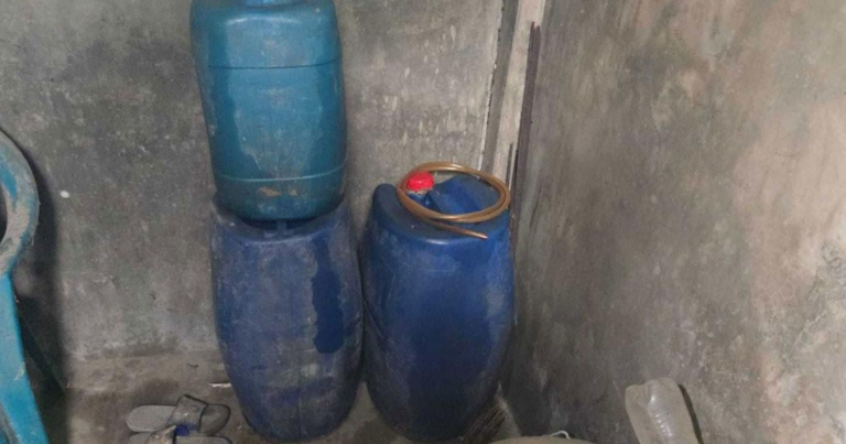 বাড়ির শৌচাগার থেকে ১৪৫ লিটার ডিজেল জব্দ