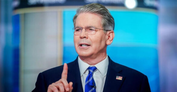 যুক্তরাষ্ট্রের অর্থমন্ত্রী স্কট বেসেন্ট হুঁশিয়ারি দিয়ে জানিয়েছেন, আজ রাতে ইরানের ওপর ইতিহাসের 'বৃহত্তম বোমাবর্ষণ' অভিযান পরিচালিত হতে যাচ্ছে।