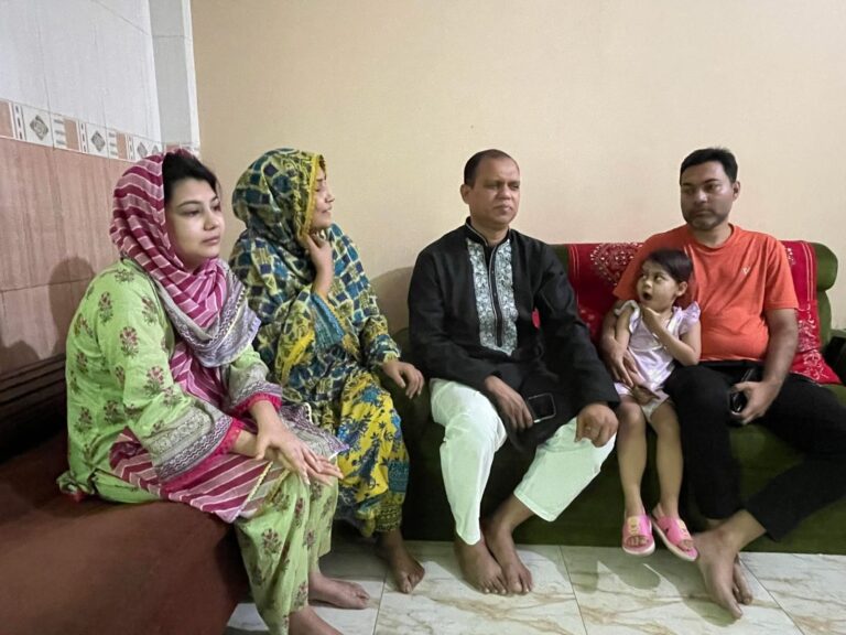 মরহুম সাংবাদিকের পরিবারের খোঁজ নিলেন প্রধানমন্ত্রীর অতিরিক্ত প্রেস সচিব