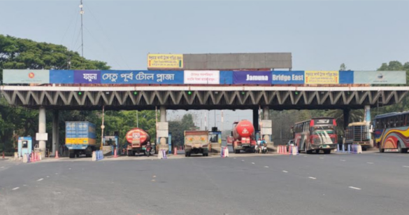 ঈদ ছুটি শেষে রাজধানী ফিরতে শুরু করেছে মানুষ। এতে গত ২৪ ঘণ্টায় যমুনা সেতু থেকে টোল আদায় হয়েছে দুই কোটি ৯৮ লাখ ৮০ হাজার ৬৫০ টাকা।