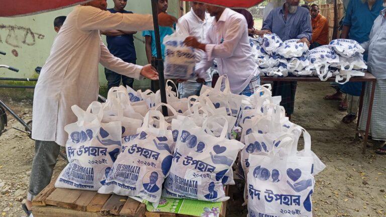 নোয়াখালীতে দেশমাতা ফাউন্ডেশনের ঈদ উপহার