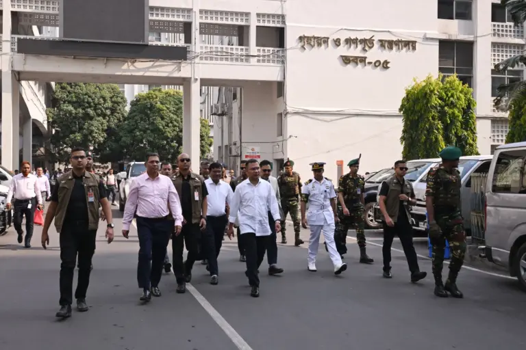 সচিবালয়ে বিভিন্ন মন্ত্রণালয় পরিদর্শন প্রধানমন্ত্রীর
