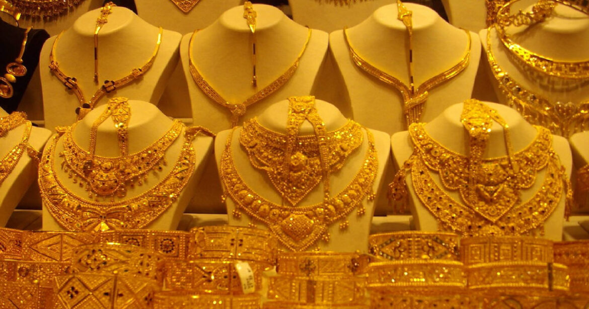 দেশের বাজারে ফের বাড়ল স্বর্ণের দাম। এবার ২২ ক্যারেট এক ভরি স্বর্ণের দাম ২ লাখ ৭০ হাজার ৪৩০ টাকা নির্ধারণ করেছে বাজুস।