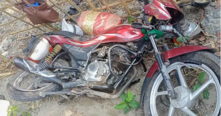 বাড়ি ফেরার পথে ট্রাকচাপায় শিশুসহ নিহত ৩