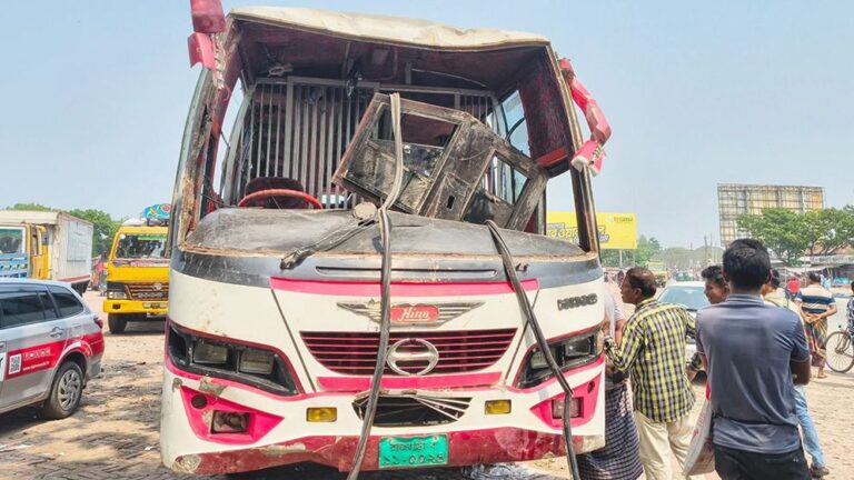 দৌলতদিয়ায় ডুবে যাওয়ার বাসটির রেজিস্ট্রেশন স্থগিত করল বিআরটিএ