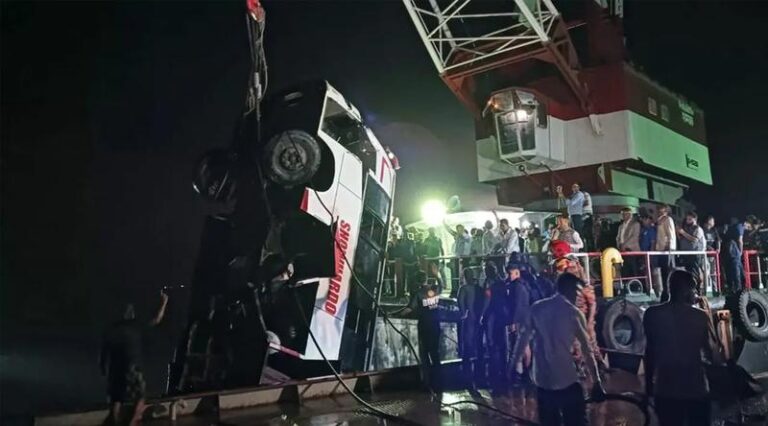 সেই বাসচালকের মরদেহ উদ্ধার