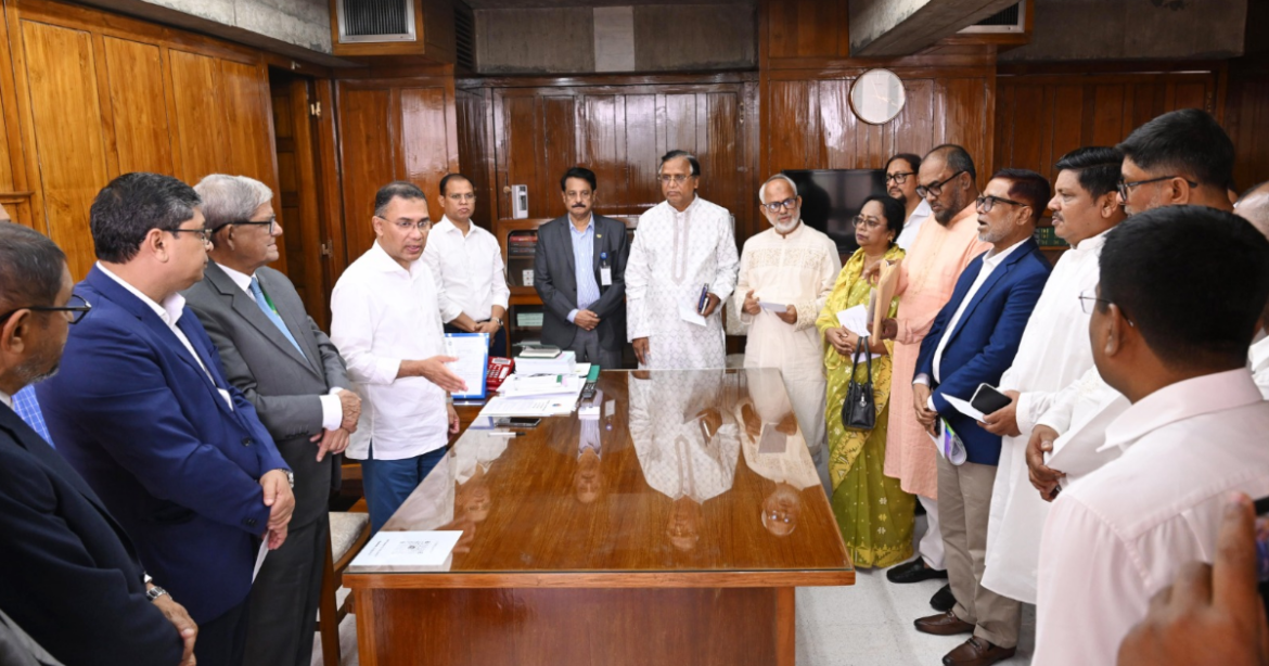 দেশের ১২টি সিটি কর্পোরেশনের প্রত্যেক পরিচ্ছন্নতা কর্মীর জন্য ৫ হাজার টাকা করে ঈদ উপহার দিয়েছেন প্রধানমন্ত্রী তারেক রহমান।